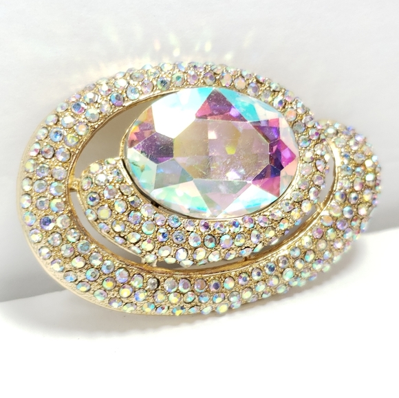 Jewelry - Stunning brooch